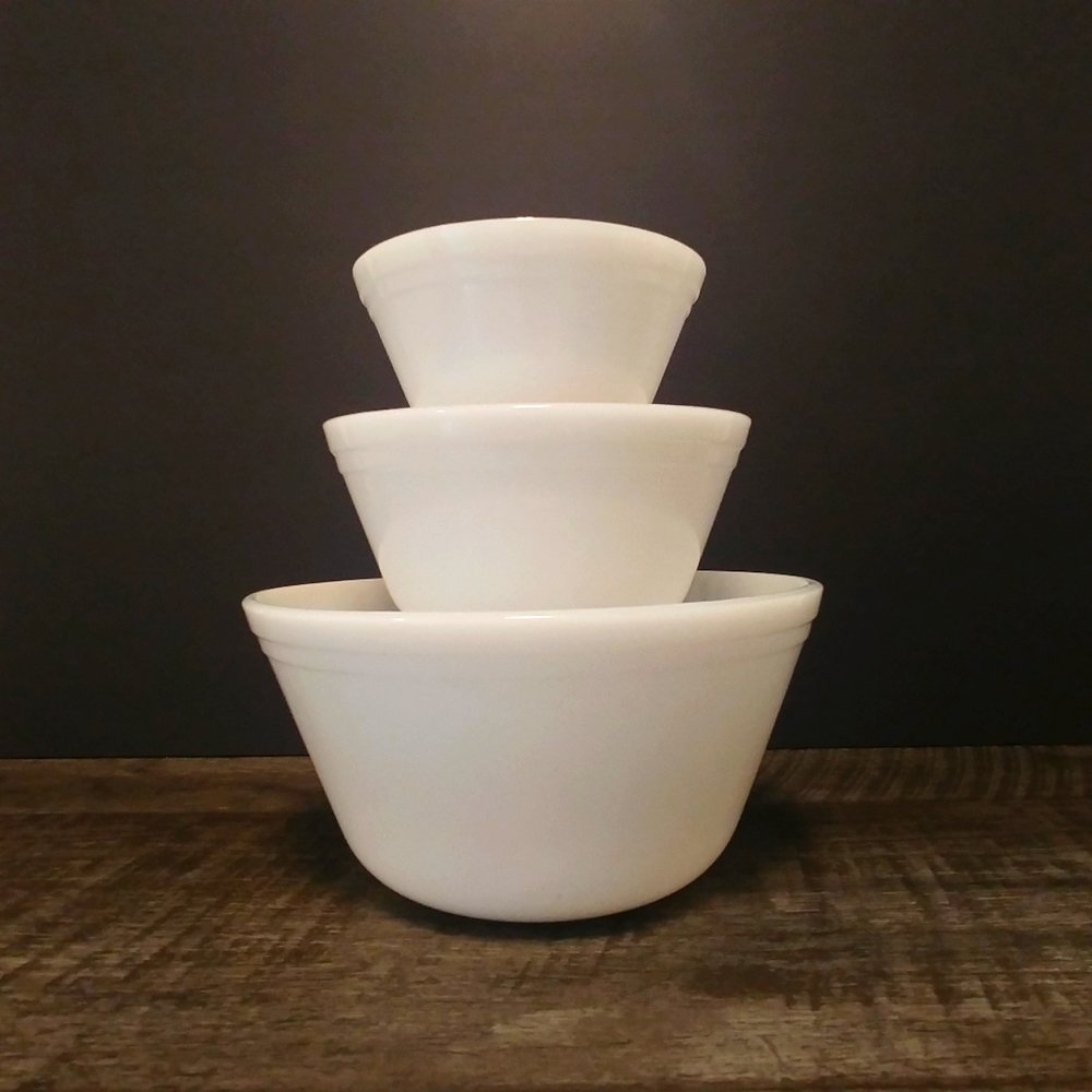 Federal Vintage White Bowl Set. 3 Pieces. EUC